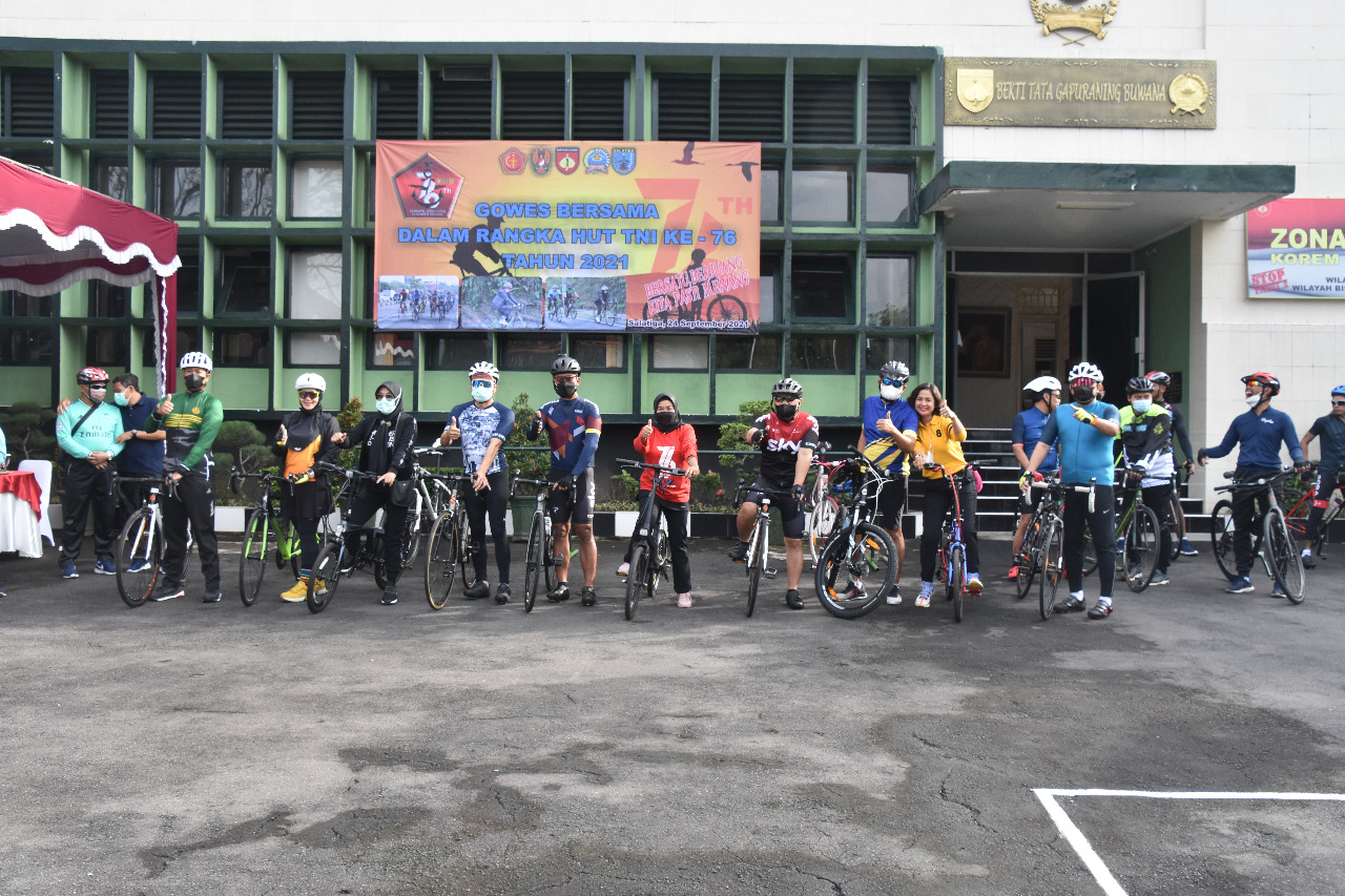 Sambut HUT TNI Ke-76, Prajurit Korem 073/MKT Gowes Bersama Forkopimda Kota Salatiga